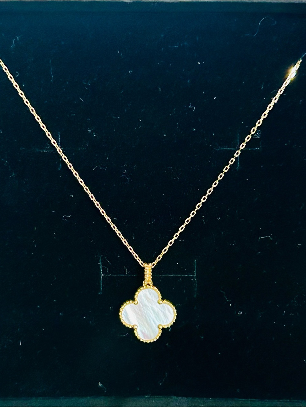 18K Gold Mother of Pearl Clover Necklace – 12mm Pendant